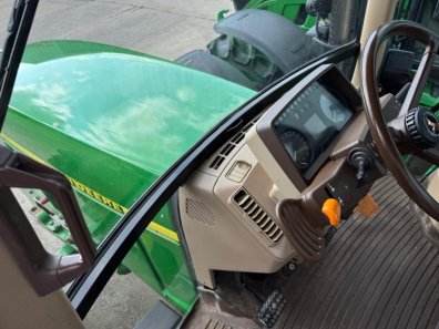 John Deere 6910