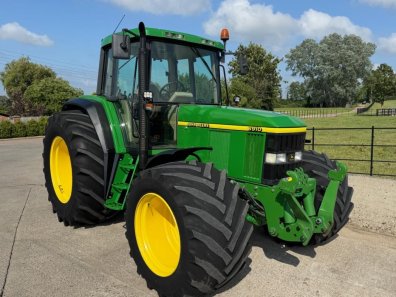 John Deere 6910