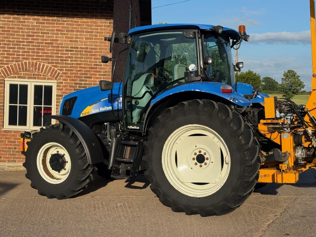 New Holland T6010 Delta