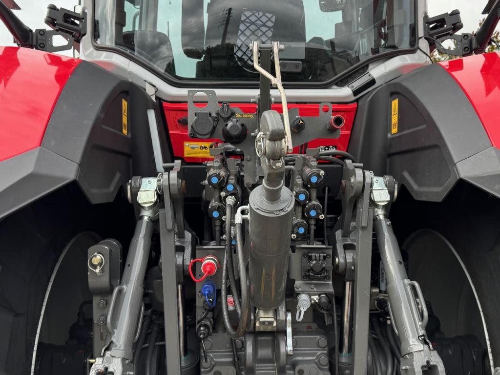 Massey Ferguson 8S.305