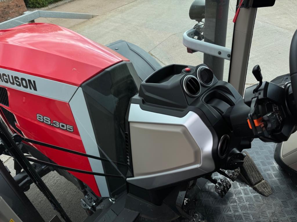 Massey Ferguson 8S.305