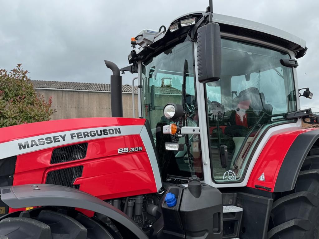 Massey Ferguson 8S.305