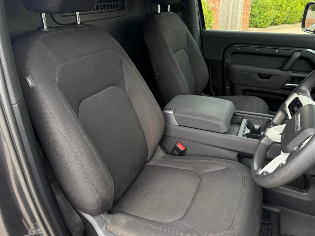 Land Rover Defender 90 Hard Top 3.0LT diesel