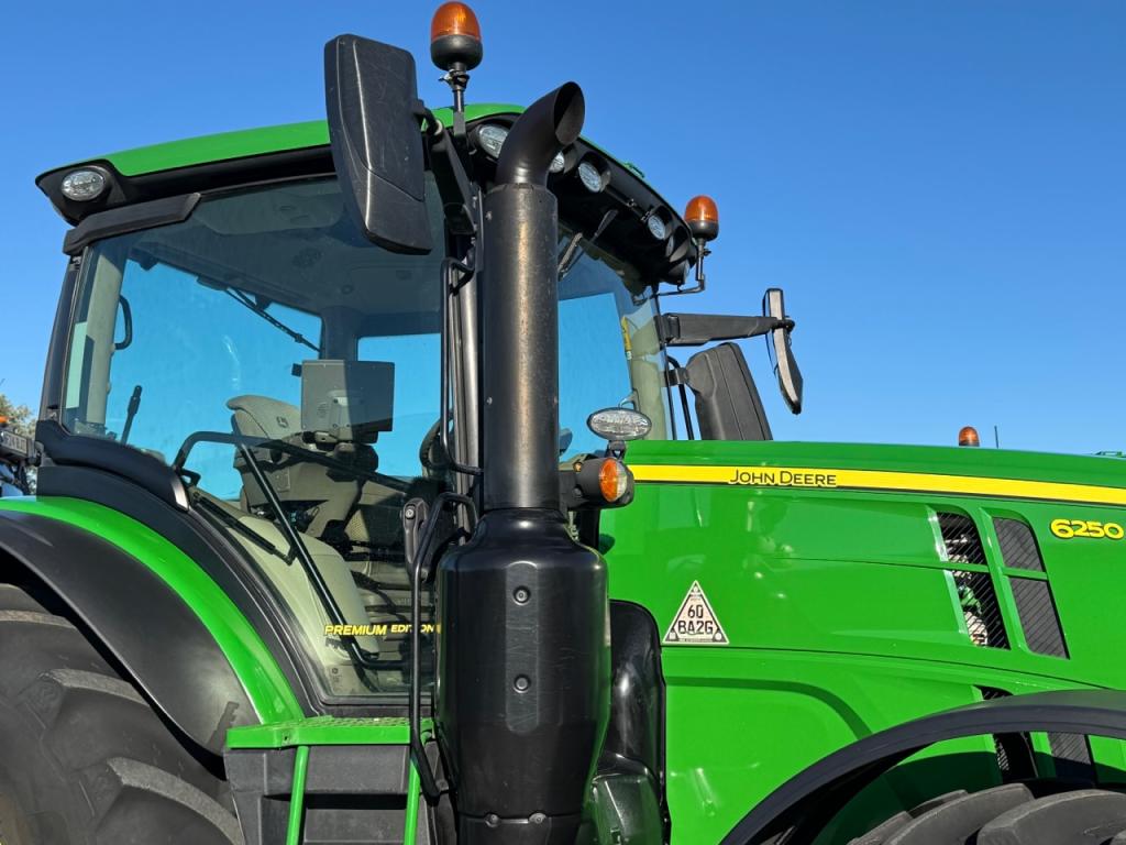 John Deere 6250R