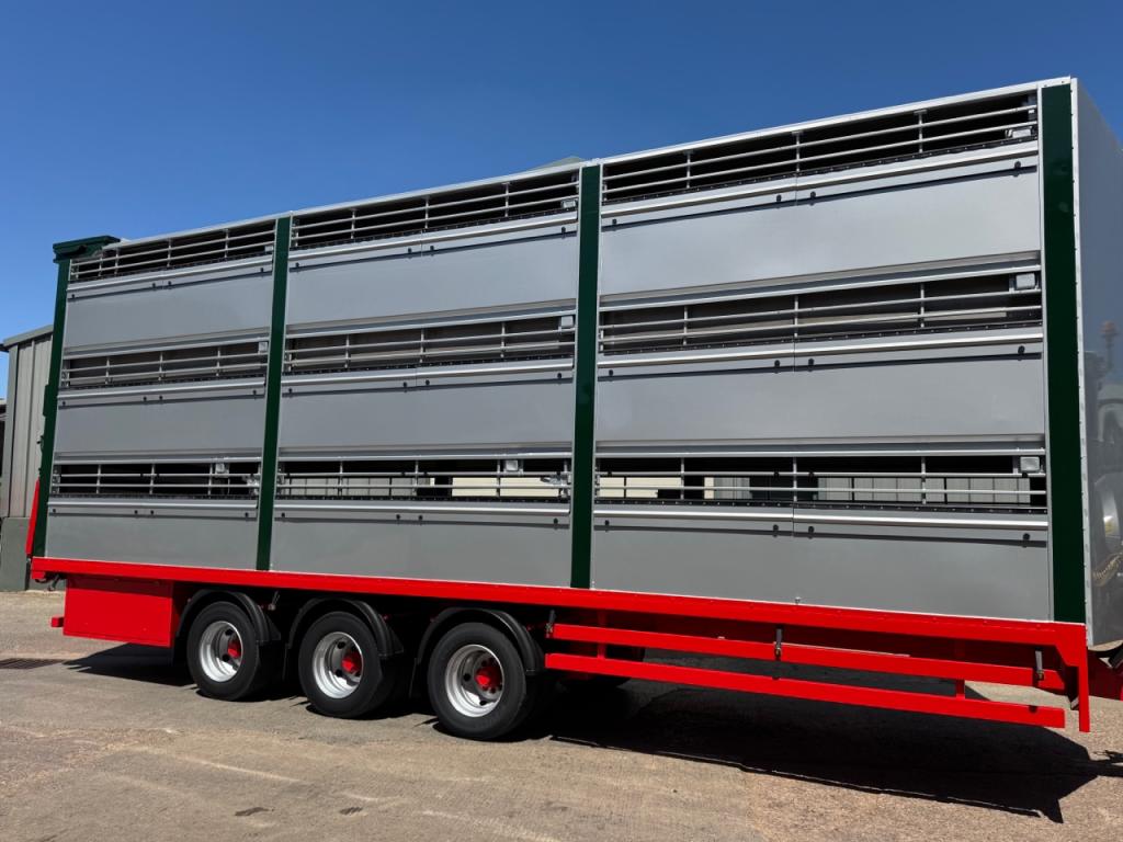 Houghton Parkhouse 30ft triple deck livestock trailer