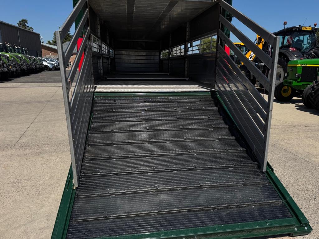 Houghton Parkhouse 30ft triple deck livestock trailer