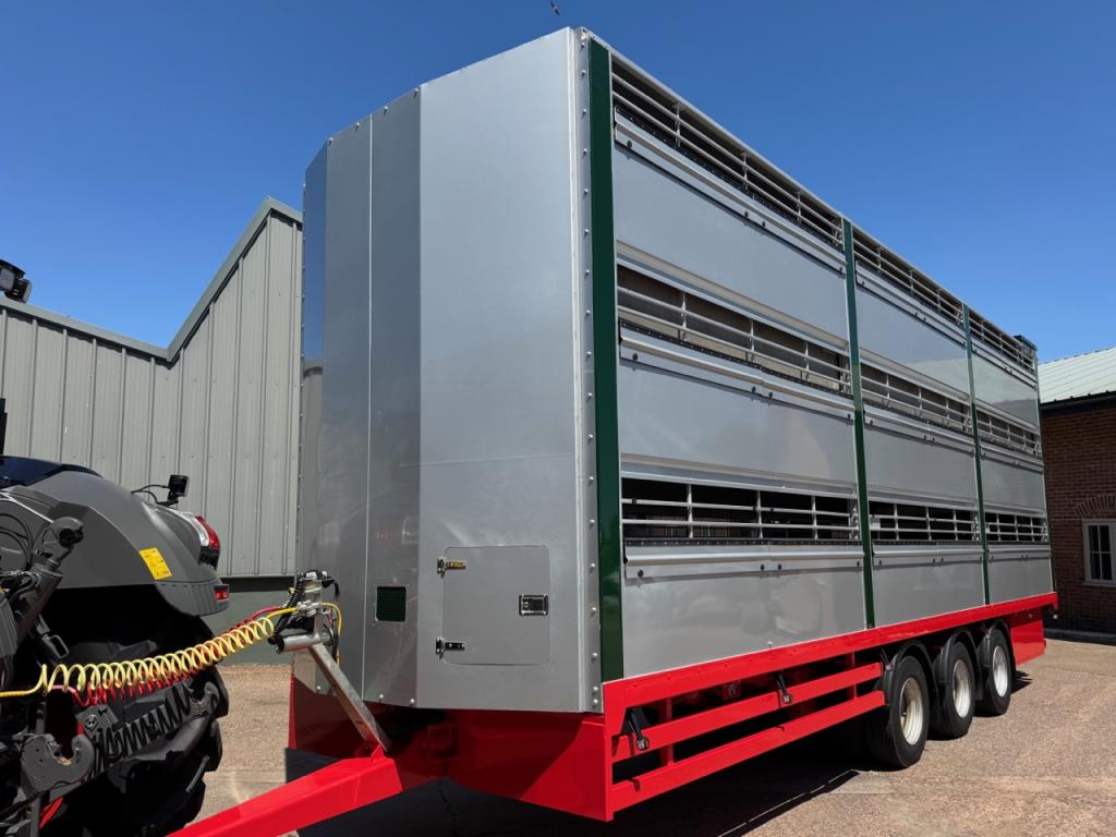 Houghton Parkhouse 30ft triple deck livestock trailer