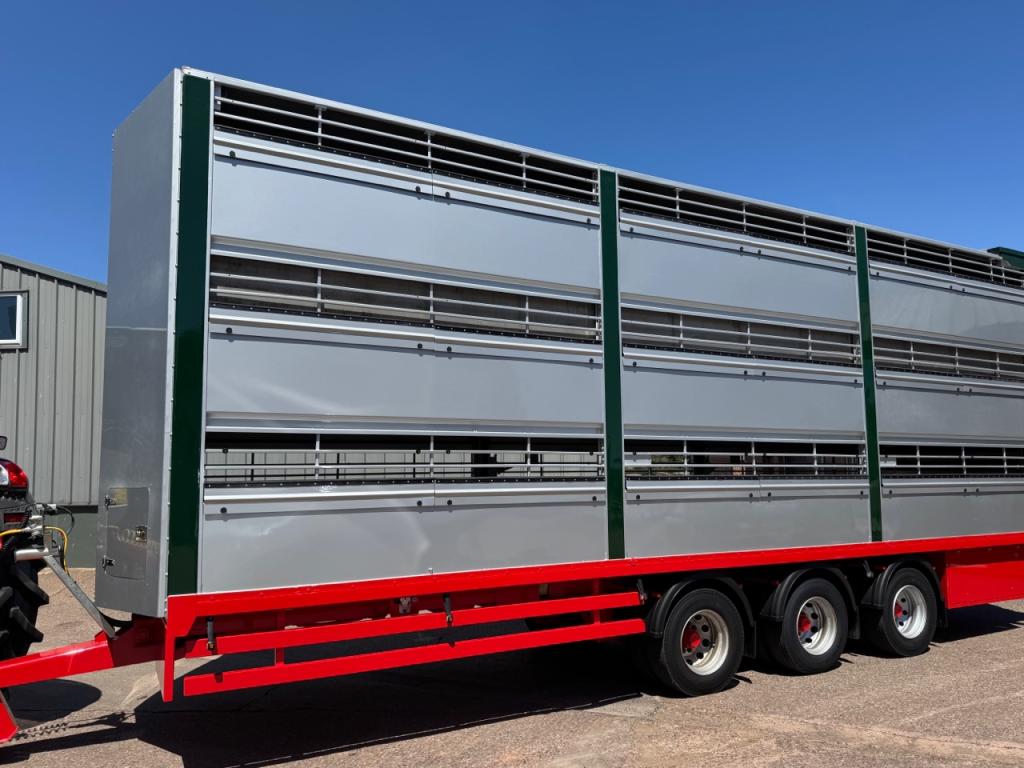 Houghton Parkhouse 30ft triple deck livestock trailer