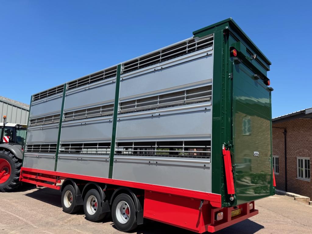 Houghton Parkhouse 30ft triple deck livestock trailer