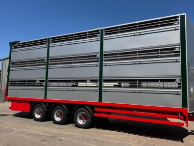 Houghton Parkhouse 30ft triple deck livestock trailer