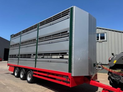 Houghton Parkhouse 30ft triple deck livestock trailer