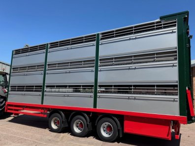 Houghton Parkhouse 30ft triple deck livestock trailer