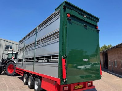 Houghton Parkhouse 30ft triple deck livestock trailer