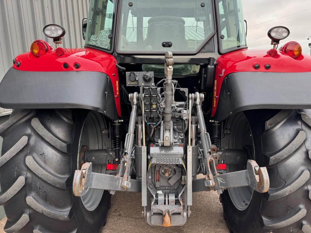 Massey Ferguson 5713SL