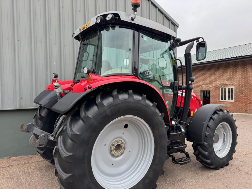 Massey Ferguson 5713SL