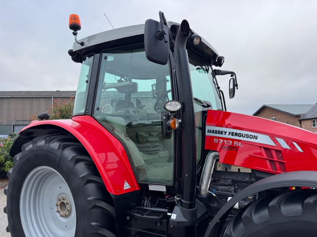 Massey Ferguson 5713SL
