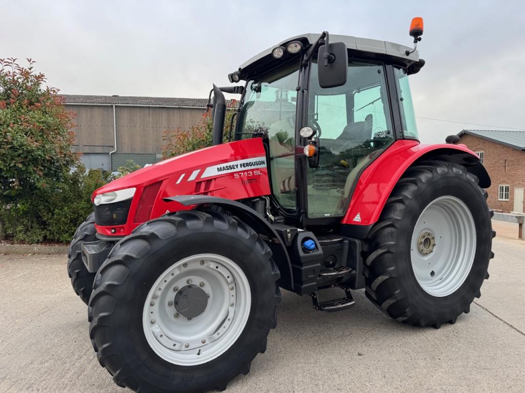 Massey Ferguson 5713SL