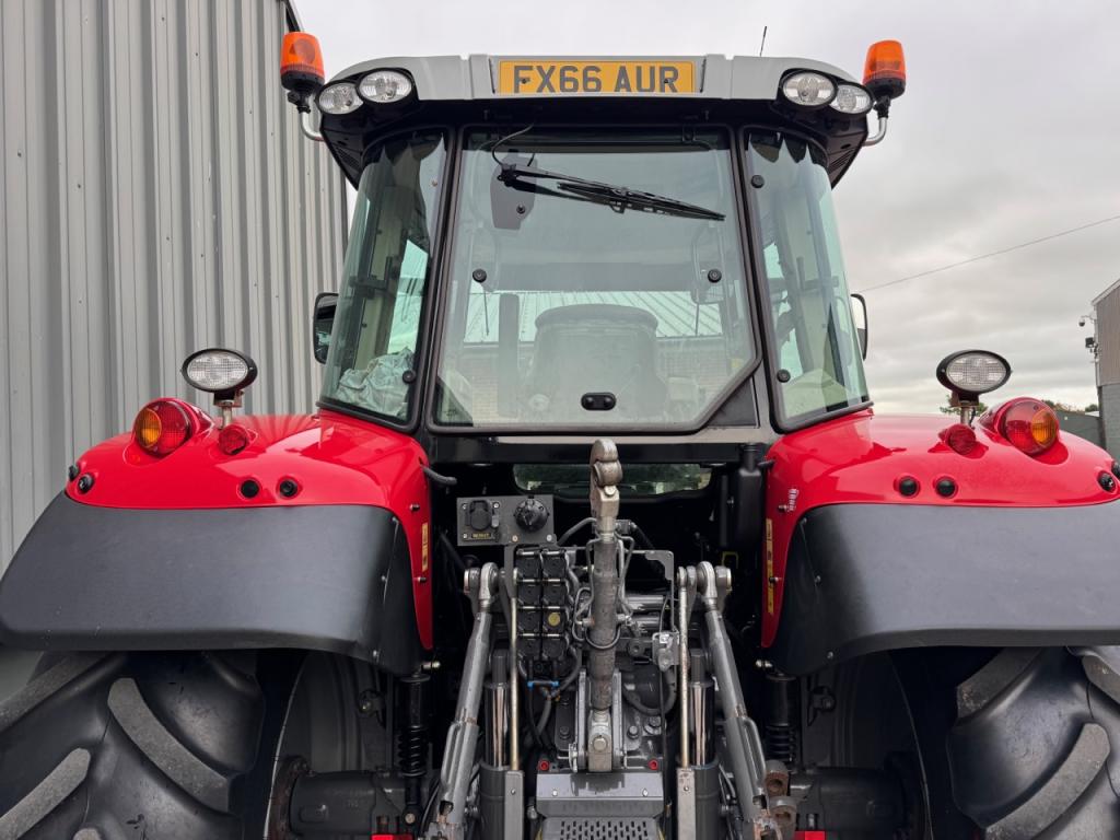 Massey Ferguson 5713SL