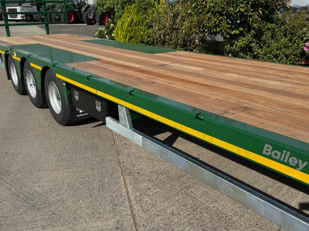 Bailey flat deck low loader