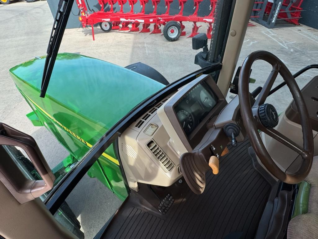 John Deere 6910