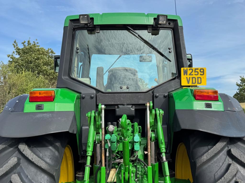 John Deere 6910