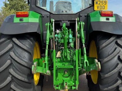 John Deere 6910