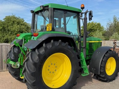 John Deere 6910