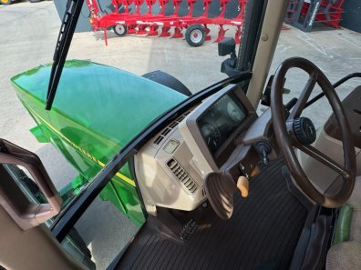 John Deere 6910