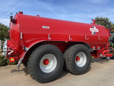 Redrock 4000 gallon tanker