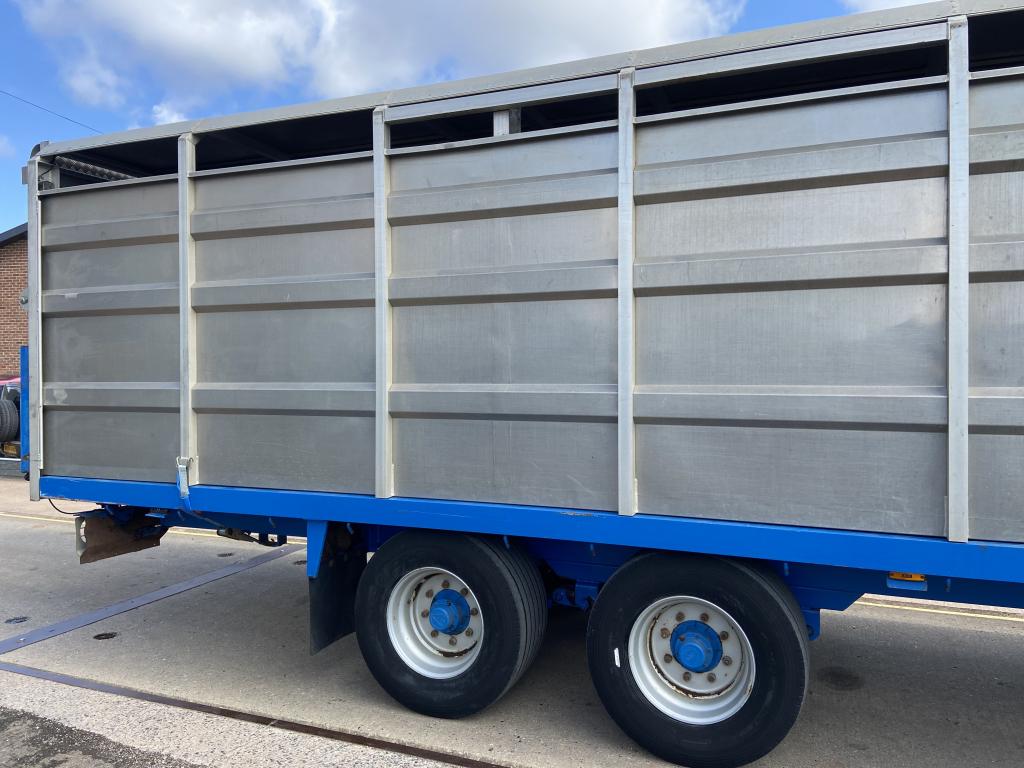 Stewart GX12 FT 12 ton flat trailer with livestock container