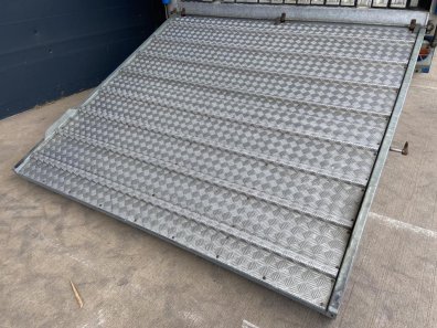 Stewart GX12 FT 12 ton flat trailer with livestock container