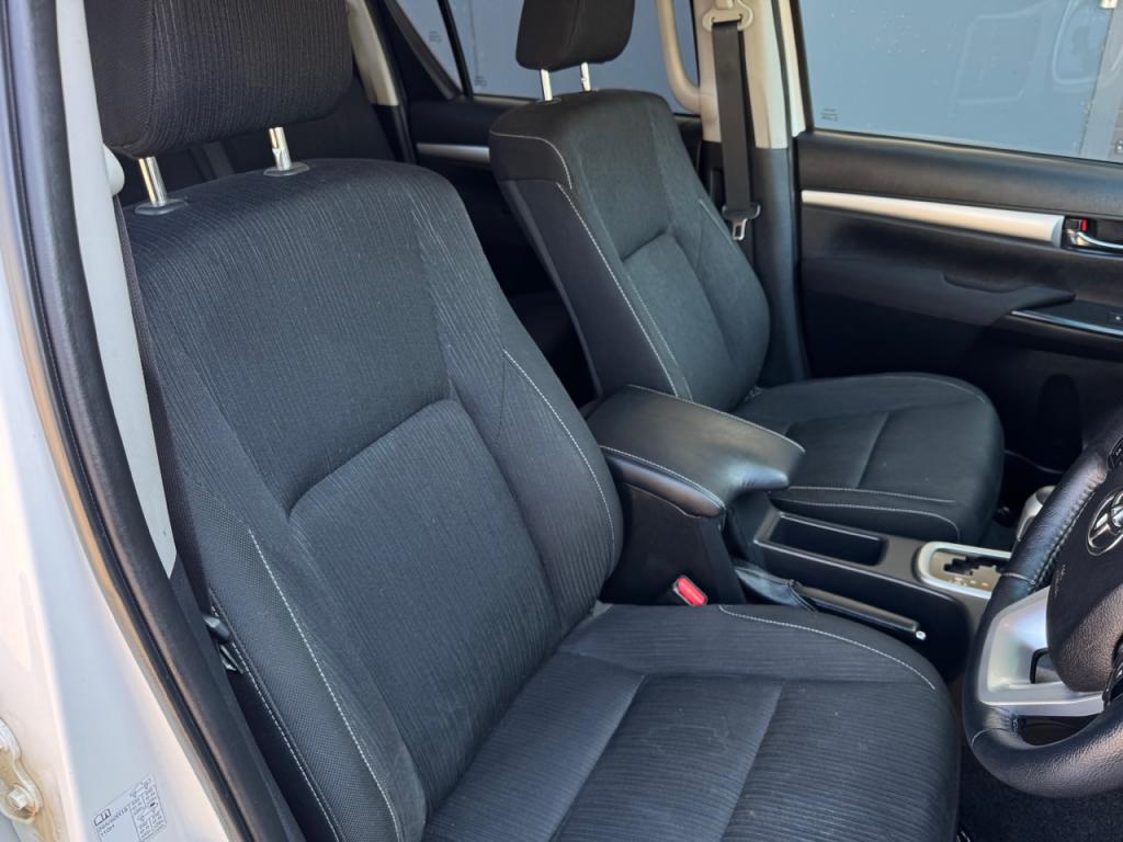 Toyota Hi-Lux invincible 2.4 diesel