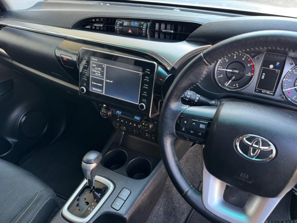 Toyota Hi-Lux invincible 2.4 diesel