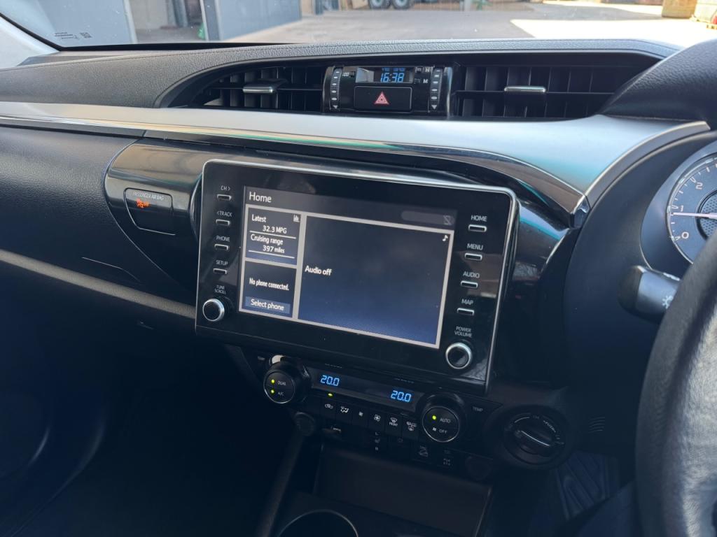 Toyota Hi-Lux invincible 2.4 diesel