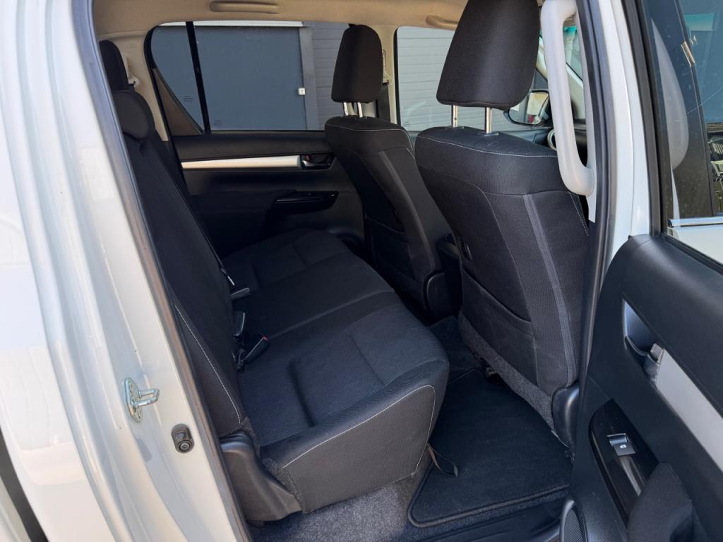 Toyota Hi-Lux invincible 2.4 diesel