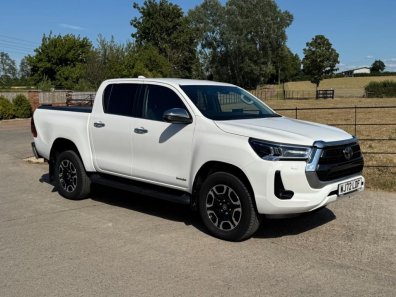 Toyota Hi-Lux invincible 2.4 diesel