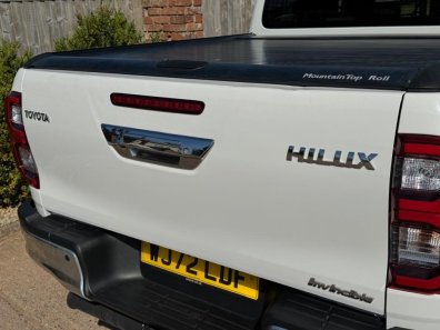 Toyota Hi-Lux invincible 2.4 diesel
