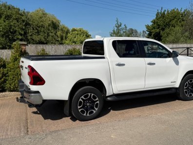 Toyota Hi-Lux invincible 2.4 diesel
