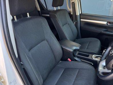 Toyota Hi-Lux invincible 2.4 diesel