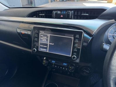 Toyota Hi-Lux invincible 2.4 diesel