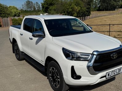 Toyota Hi-Lux invincible 2.4 diesel