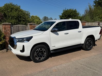 Toyota Hi-Lux invincible 2.4 diesel