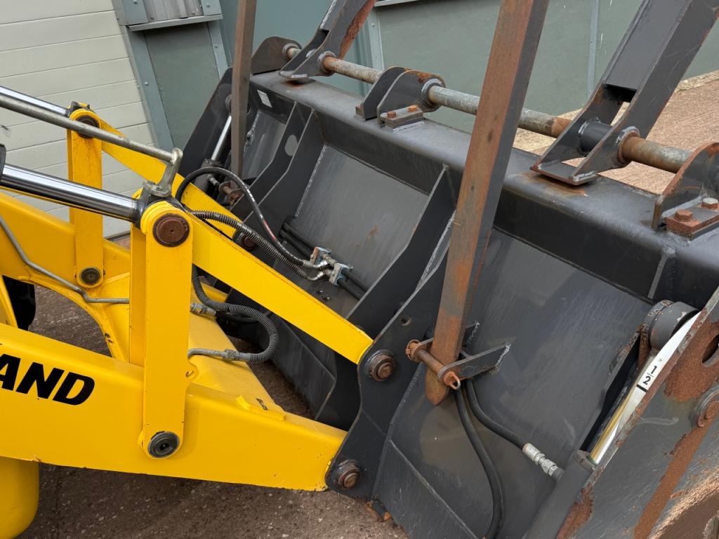 New Holland B110C TC