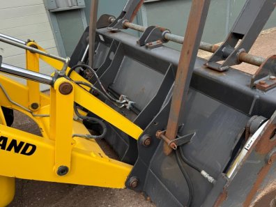 New Holland B110C TC