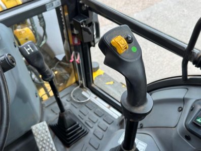 New Holland B110C TC