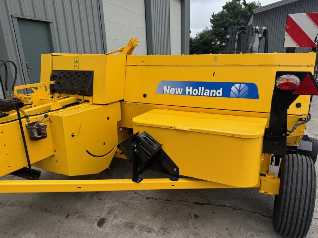 New Holland BC5070 conventional baler