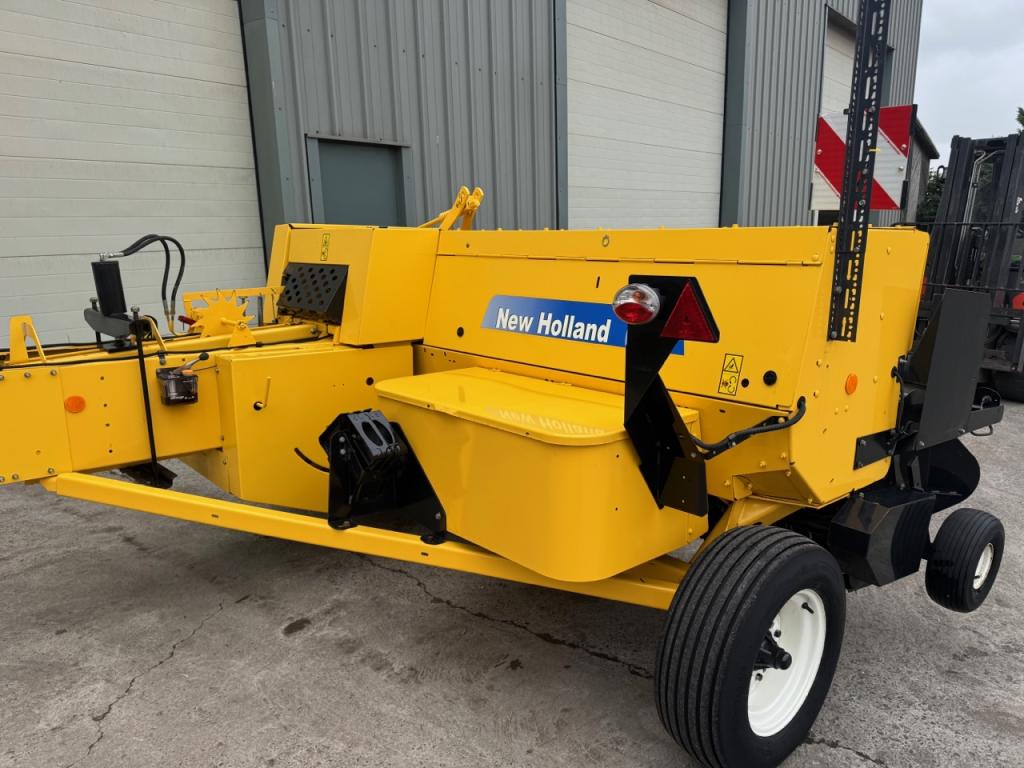 New Holland BC5070 conventional baler