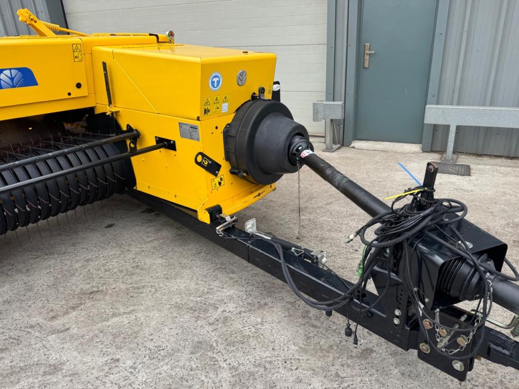 New Holland BC5070 conventional baler