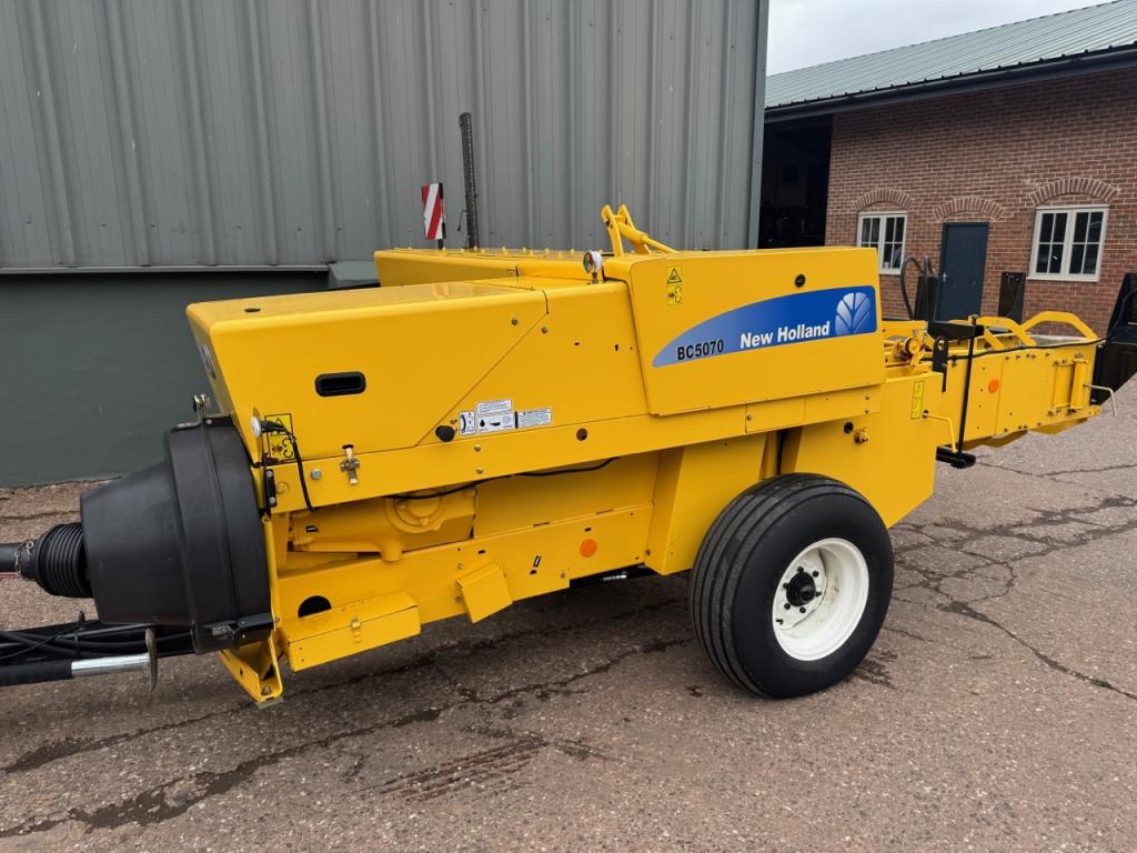 New Holland BC5070 conventional baler