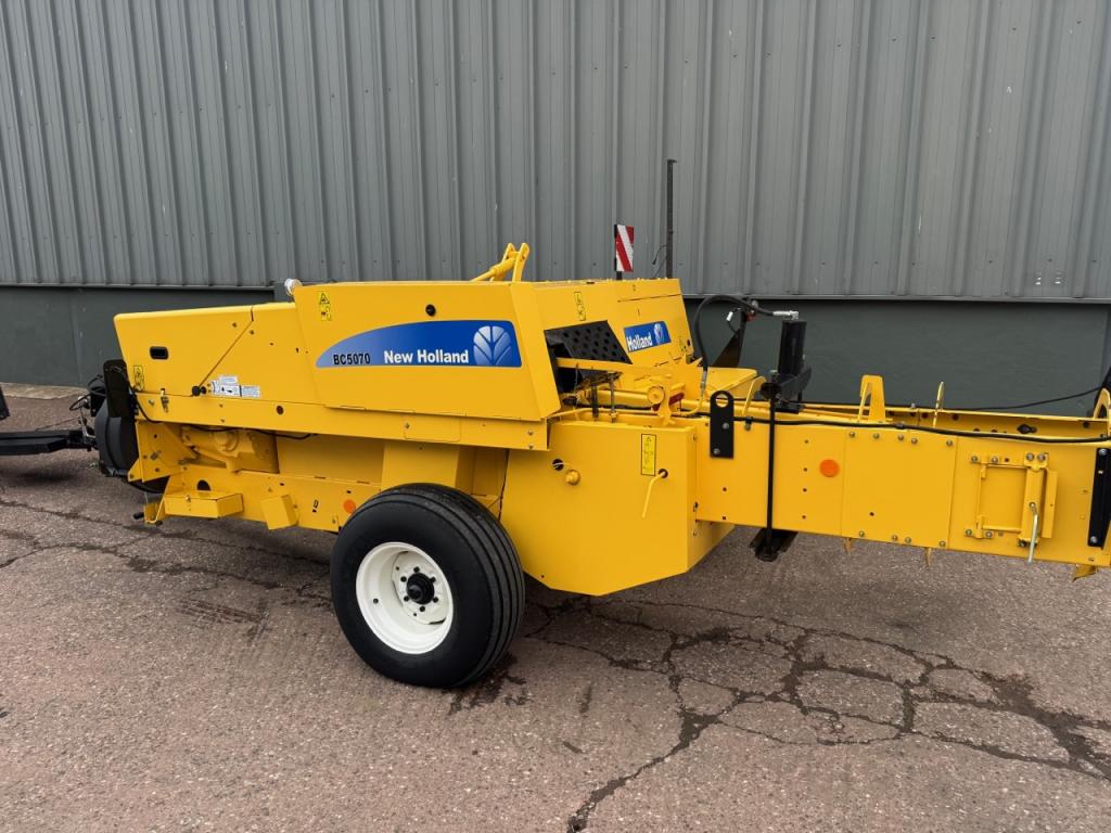 New Holland BC5070 conventional baler